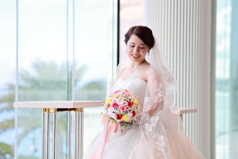 ブーケに映る、花嫁のまなざし