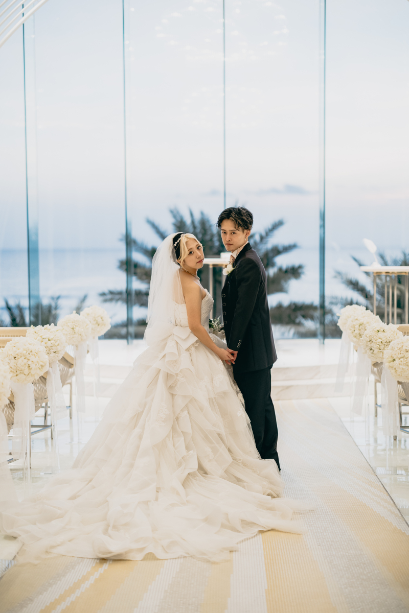 チャペルでは、バージンロードでの振り向きショット