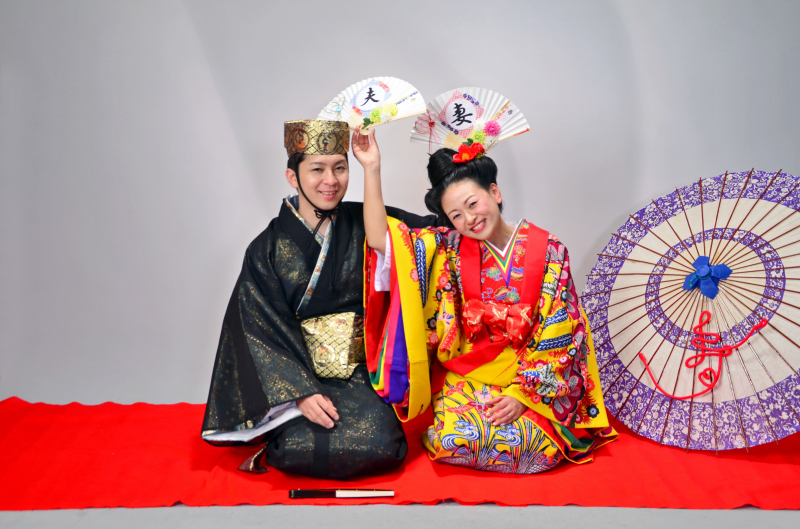 沖縄らしい琉装でスタジオでもお撮影♪