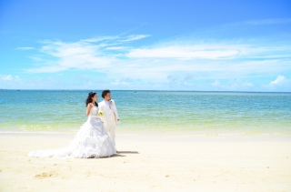 太陽がほほ笑む二人