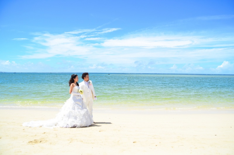 太陽がほほ笑む二人