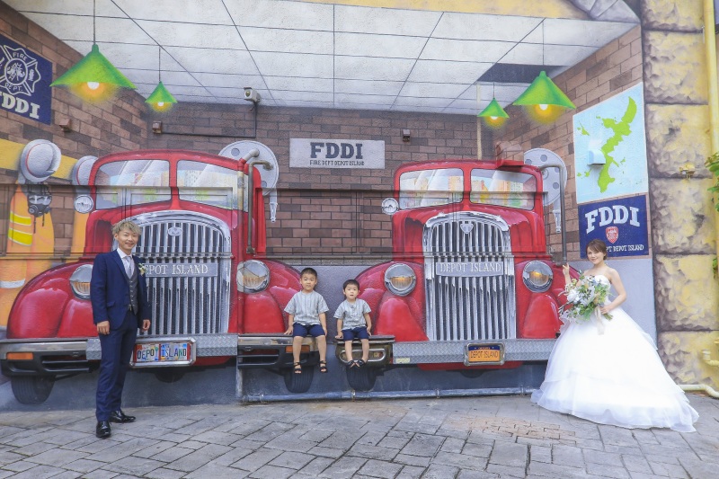 イラストをバックに