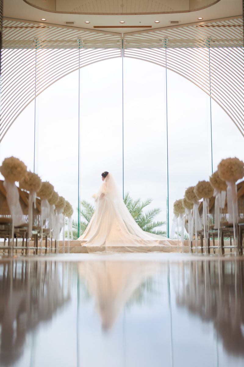 上品なドレスに包まれた美しい新婦様のソロショット