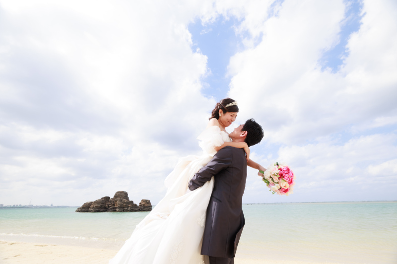 JUST&hearts;MARRIED！ビーチに映える抱っこ姿
