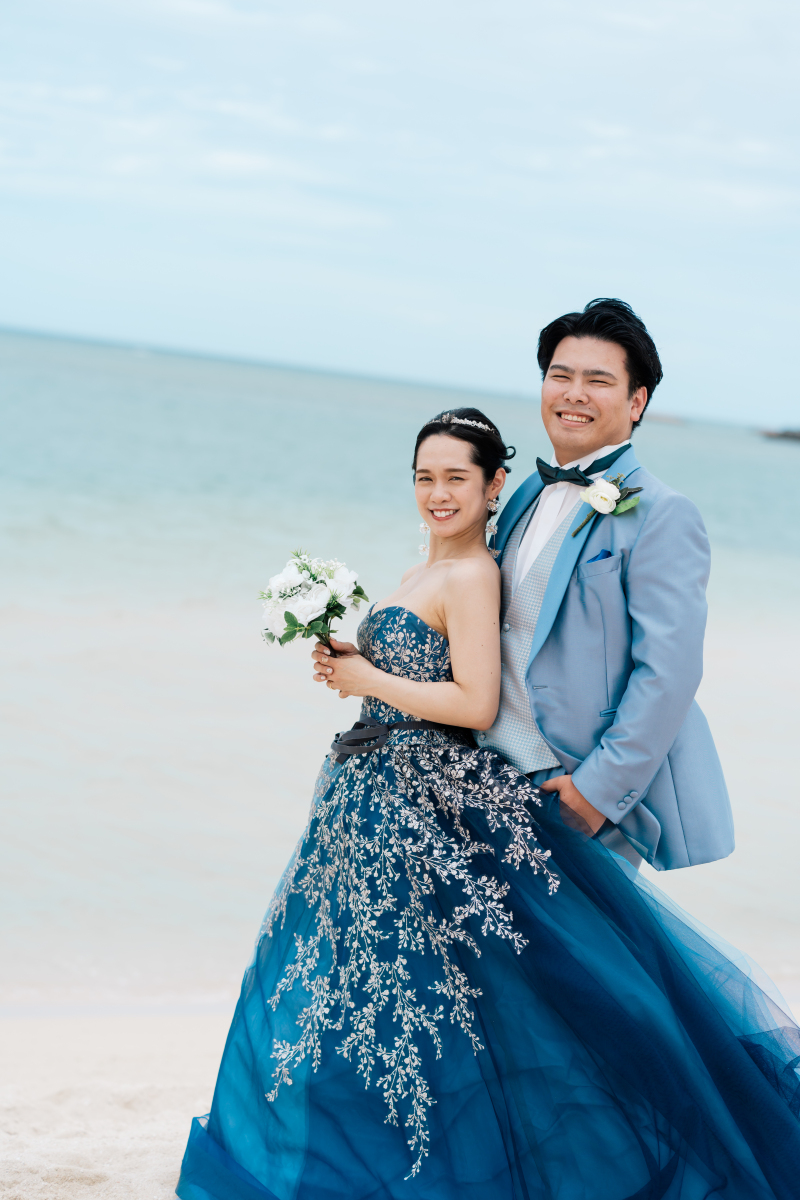 ２人寄り添って