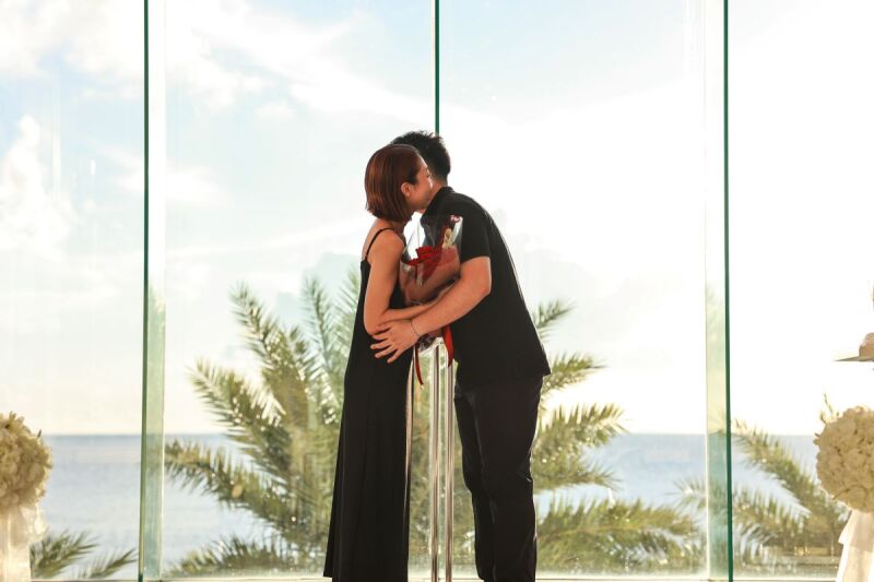 プロポーズ成功♡ふたりのシルエットが幸せそのもの