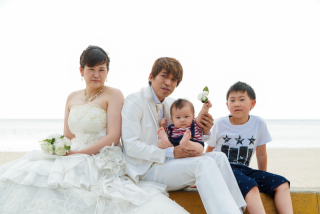 家族みんなではいポーズ！