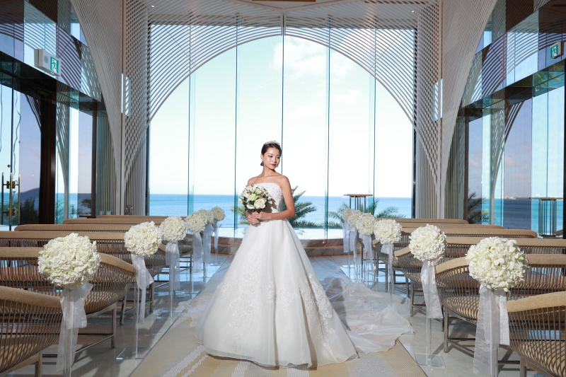 海と相性の良いボリューム満点の装花でアレンジ