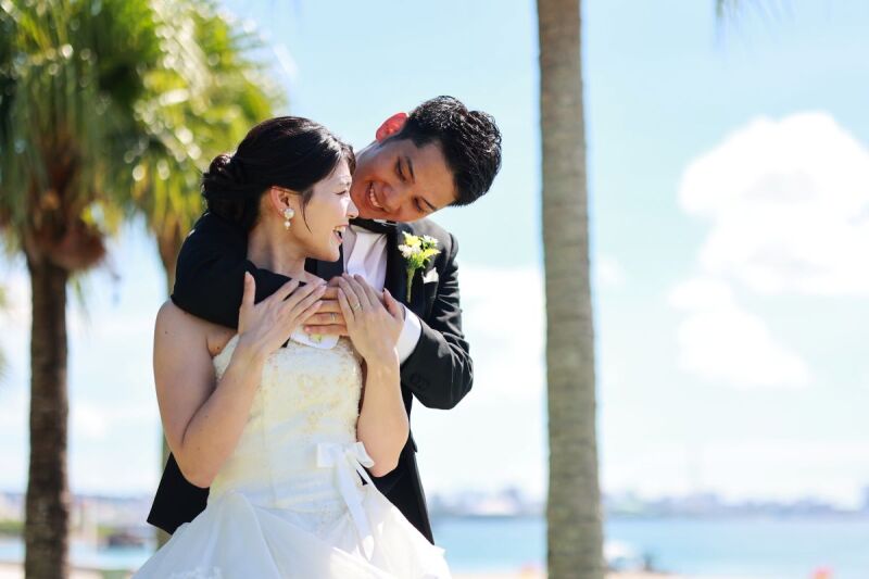 後ろからそっと抱きしめられて振り向くお姿が可愛い