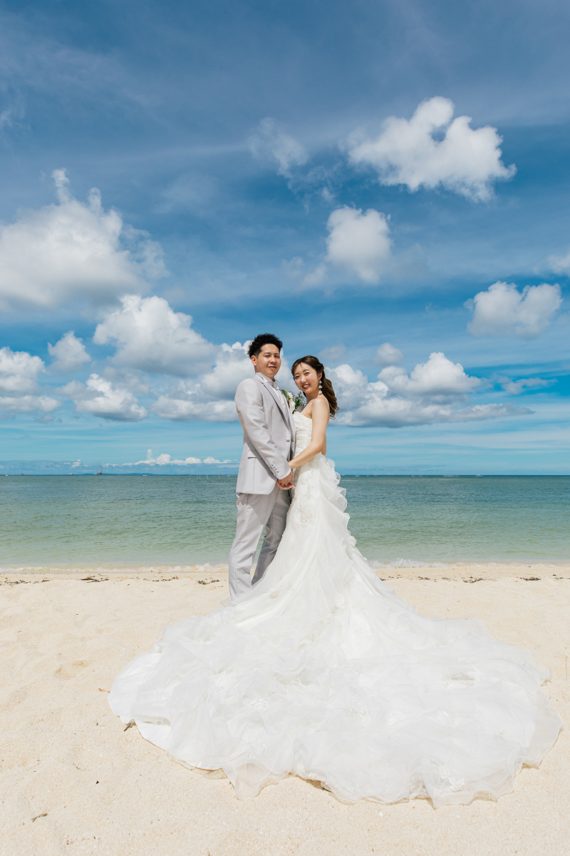 沖縄のビーチで愛を誓う!フォトジェニックな瞬間*