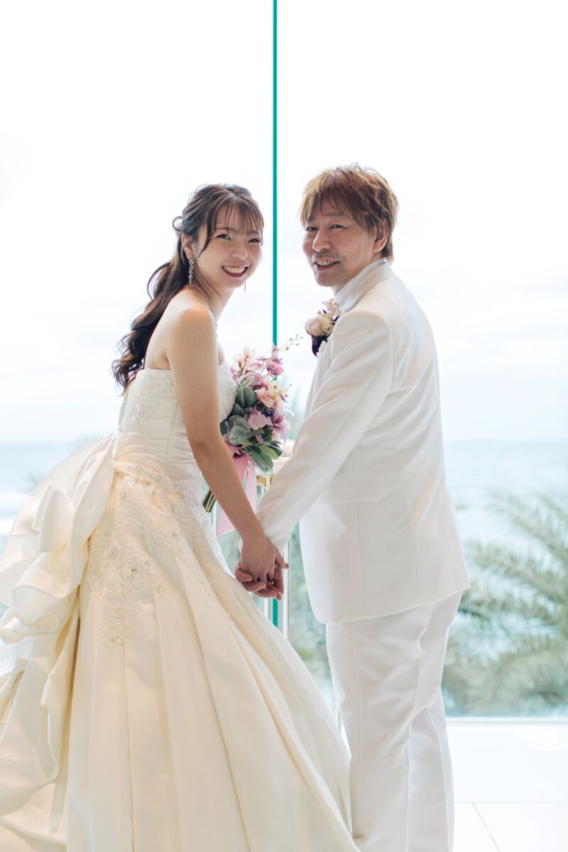 振り向いた笑顔がとっても素敵なおふたり♡