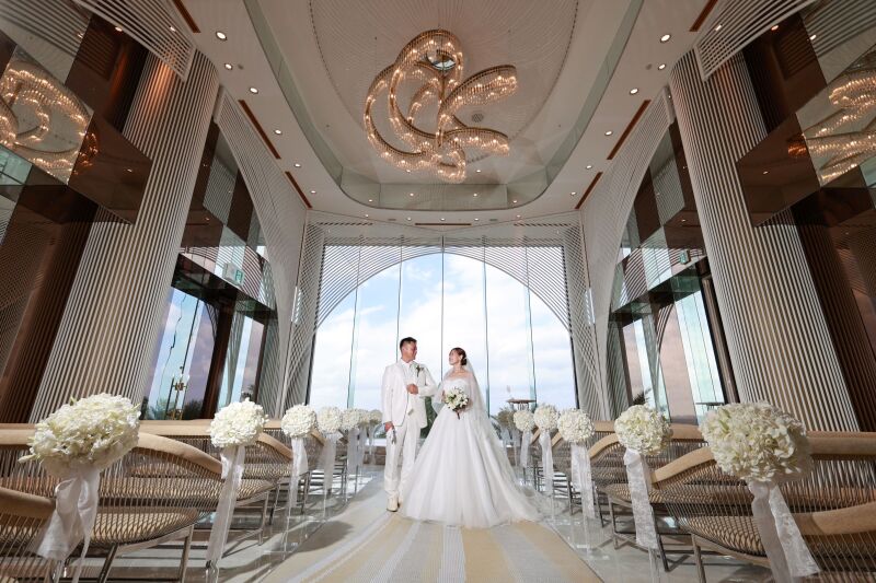 《チャペル全景》見つめ合う姿が素敵*お衣装ご紹介