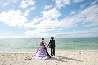 穏やかな波の音に包まれ、空と海がまるで宝石のように輝く☆沖縄でフォトウエディング