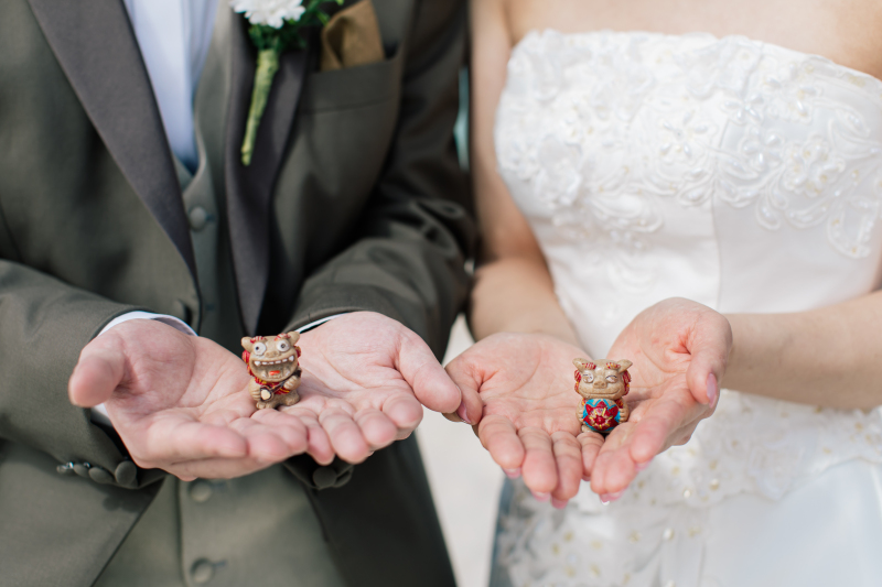 沖縄らしさが伝わる撮影グッズを使って♪