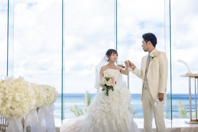 手を取って・・・