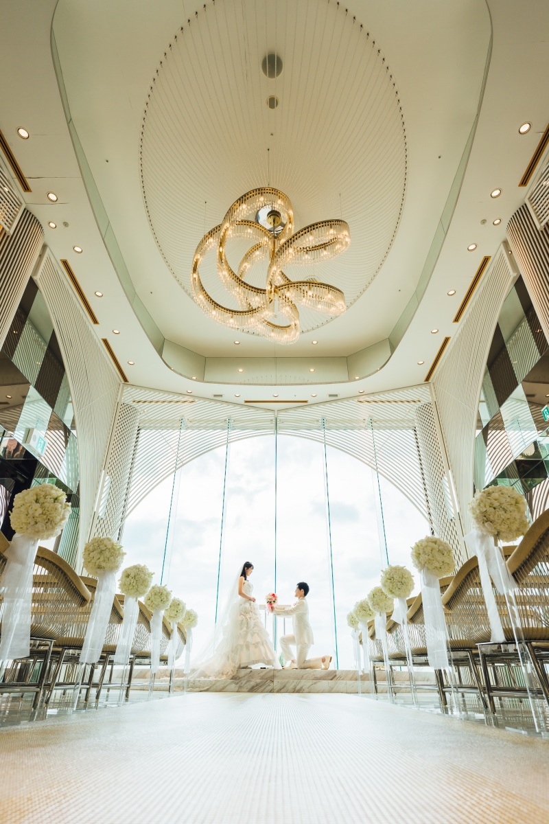 海をバックにした撮る結婚式♡ 沖縄の海を背景に撮ることができるチャペルです☆