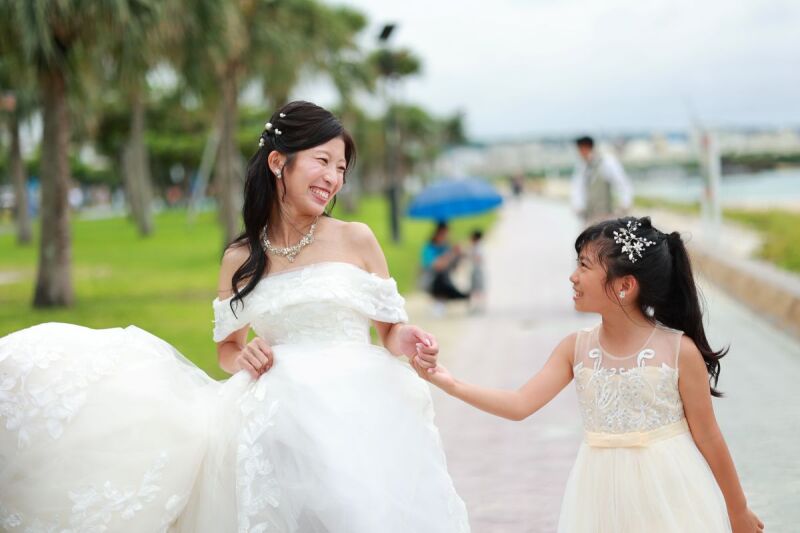 手を繋いで歩く、お姫さまふたりだけの特別な時間♡