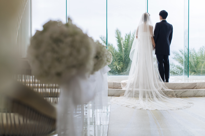 海が一望できる、豪華絢爛なリゾートチャペルで撮影