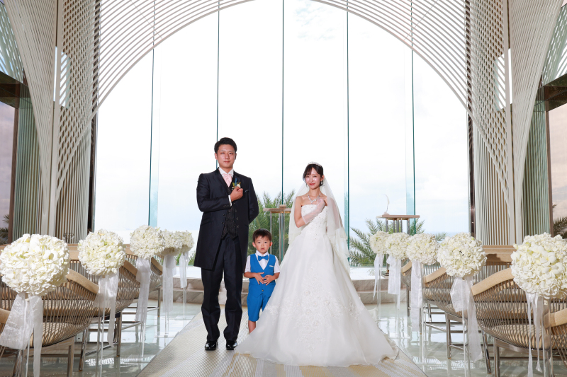 ご家族3名様で、本格的な挙式☆*チャペルご入場のエスコートに抜擢されたのはお子様