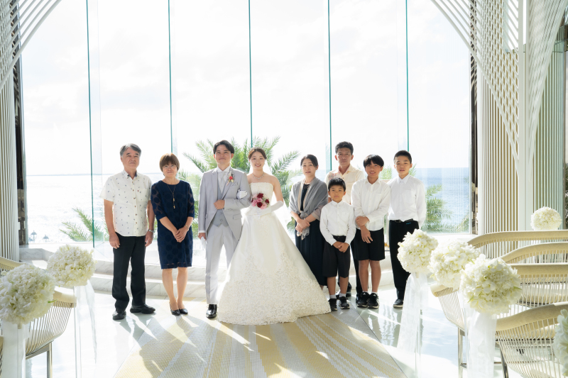 『おめでとうございます！！』チャペルで記念撮影*