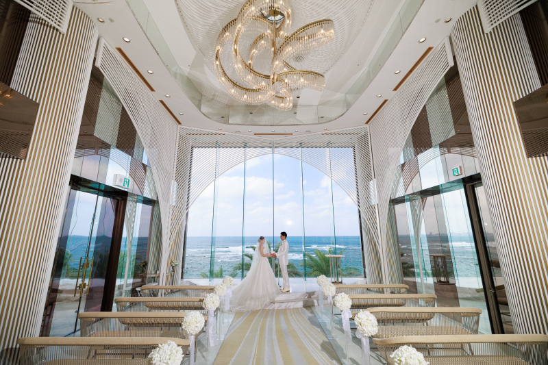 青空と海を背景に