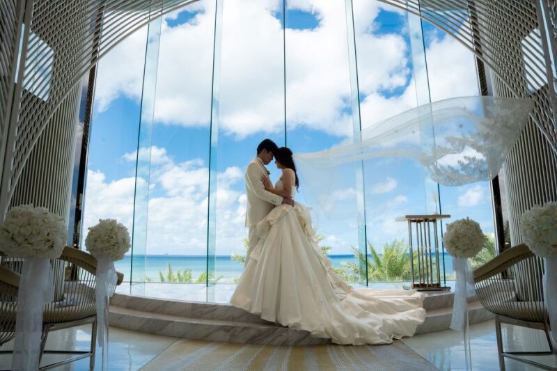 優しい自然光に包まれて、おふたりの幸せオーラ全開