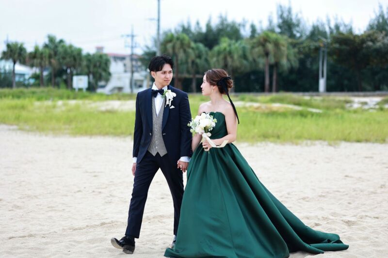 手を繋ぎ波打ち際を歩きました。ただそれだけで幸せ