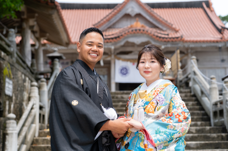 まずは和装でキメて神社で撮影♪