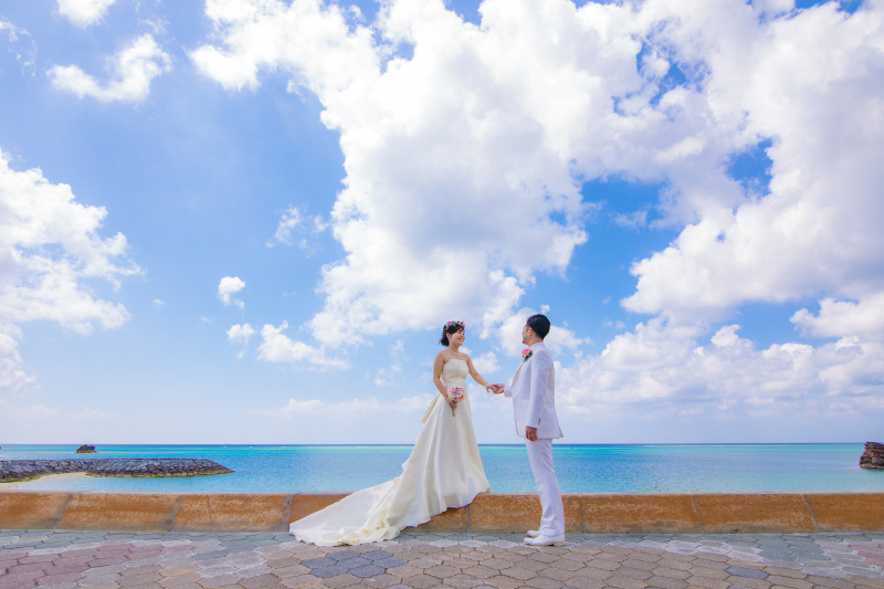 段差を利用してドレスラインを美しく見せる