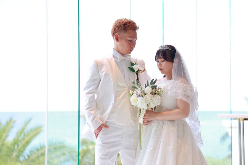 優しい自然光に包まれて、おふたりの幸せオーラ全開