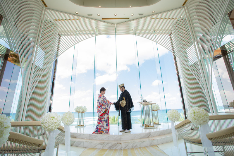 ドレスと琉装で華やかに