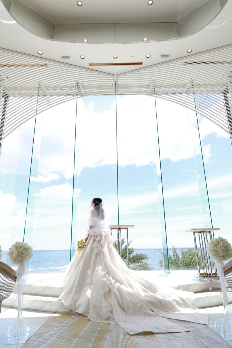 上品なドレスに包まれた美しい新婦様のソロショット