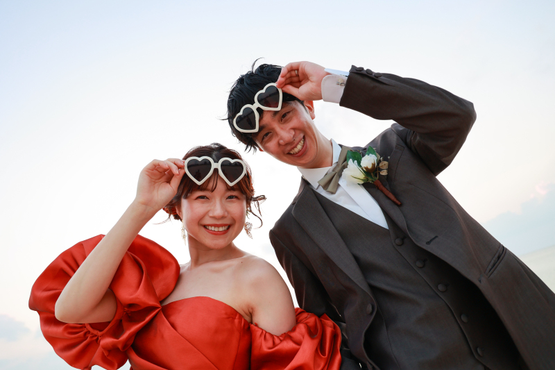 ＼私たち結婚しました♡／幸せいっぱい寄り添う２人