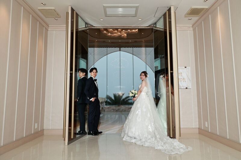 優しい自然光に包まれて、おふたりの幸せオーラ全開