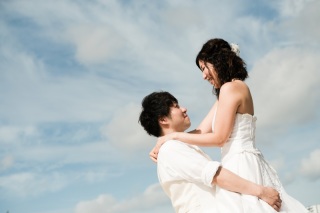 抱っこされての微笑ましいショット♡