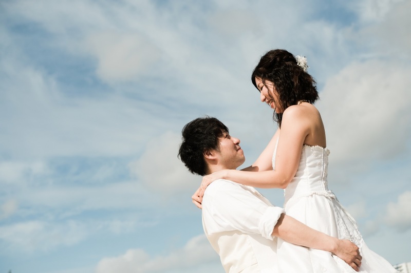 抱っこされての微笑ましいショット♡