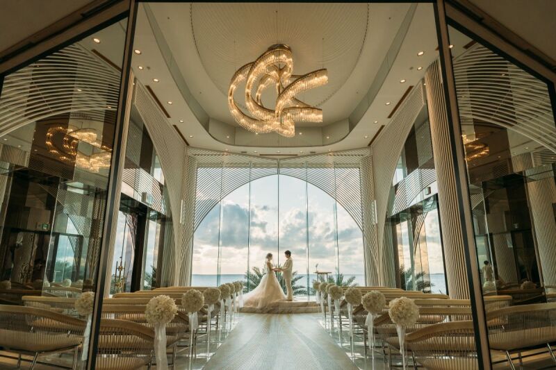 夕暮れチャペルに浮かぶ誓い