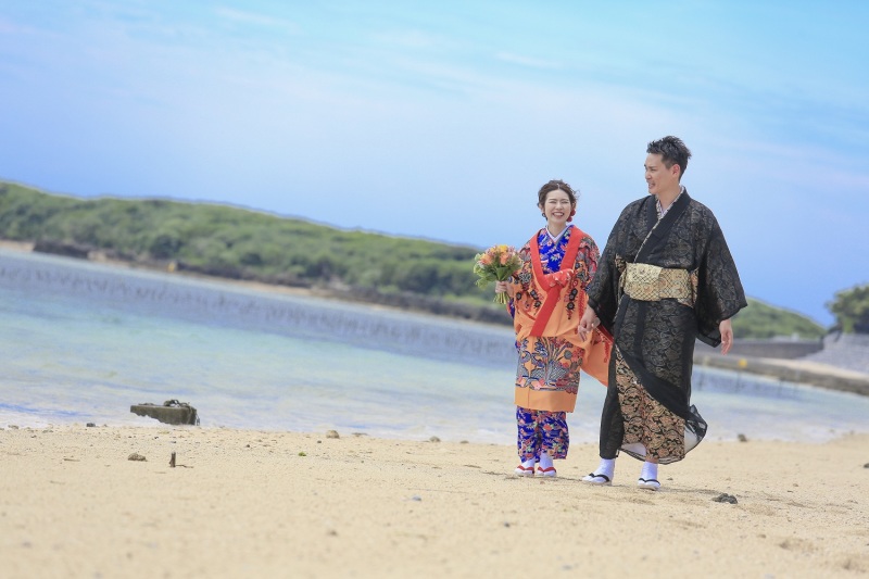 白い砂浜と広がる海