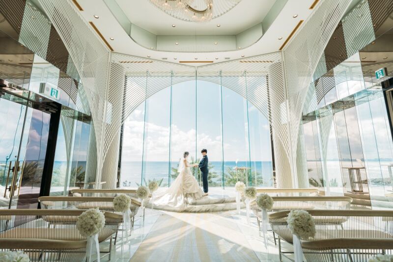 大きな窓からは、沖縄の海が一望できます(^^♪♪