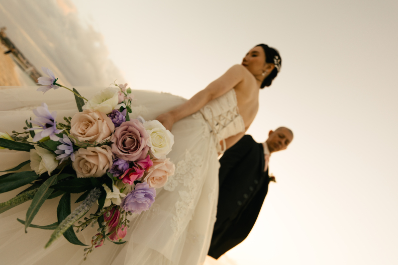 沖縄自慢の美景♡サンセットビーチで改めて絆を結ぶ、ロマンチックなウエディング記念