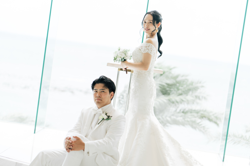 大きな窓をバックに♡