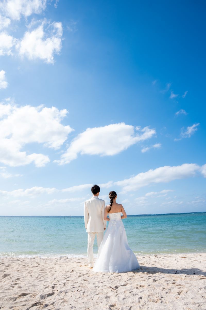 海辺に浮かぶ美しいシルエット