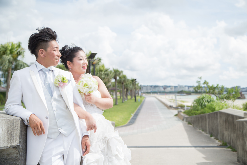 遠くを見つめて