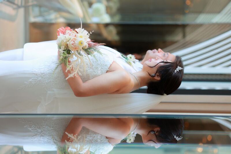 優しい自然光に包まれて、おふたりの幸せオーラ全開