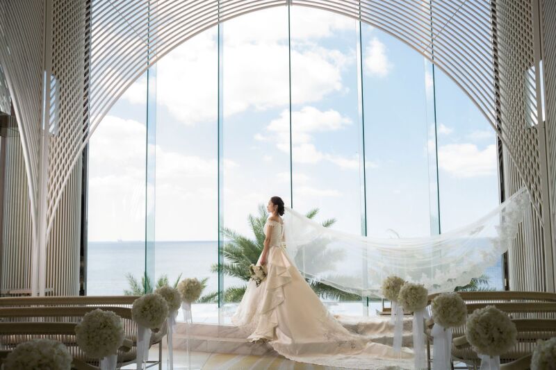 花嫁さまのソロ撮影は躍動感ある なびかせショット