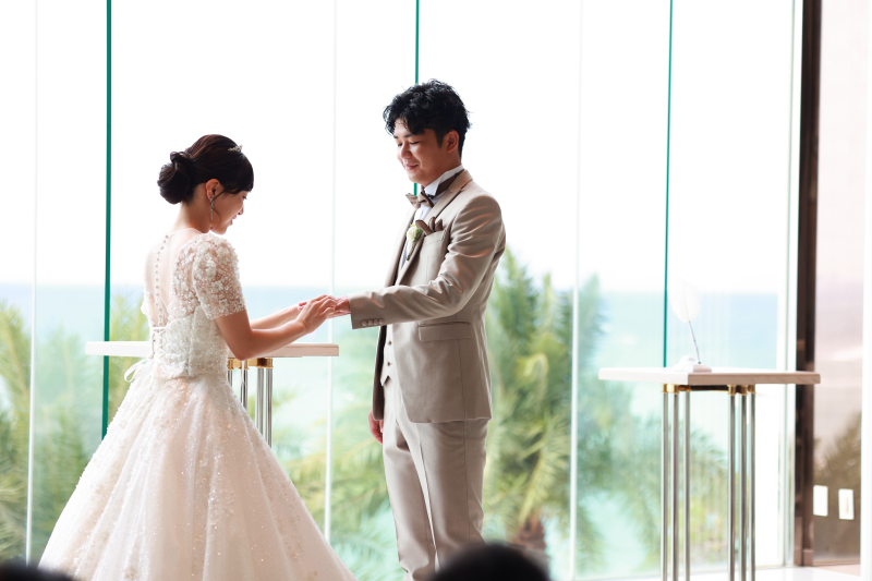 〈挙式風シーンのお撮影〉気持ちを込めて、指輪交換