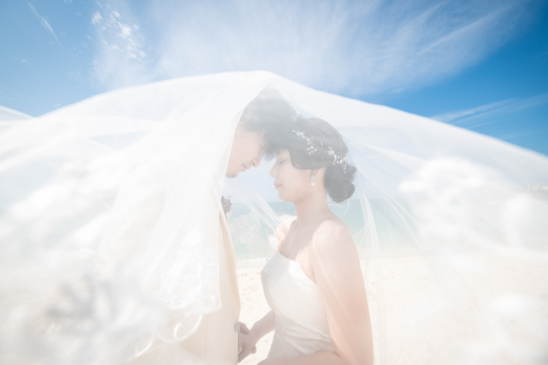 ベールに包まれて神秘的な瞬間を