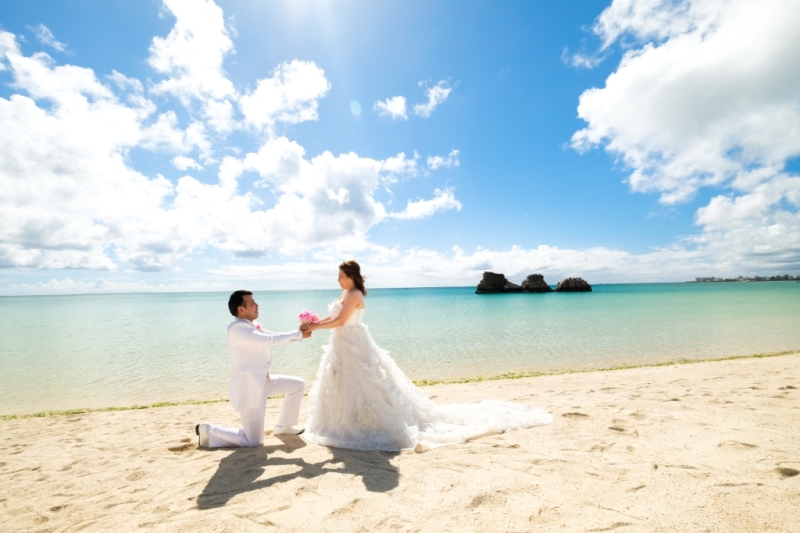 片膝をついて♡