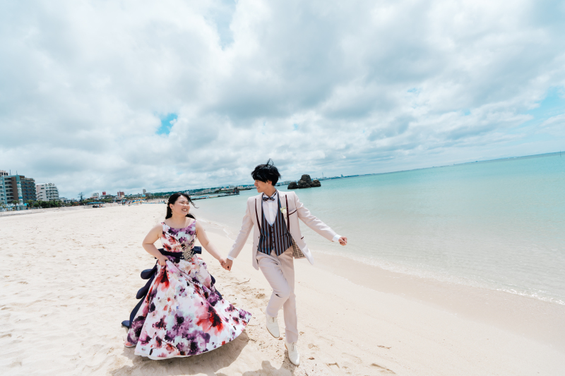 波音に包まれて歩く幸せなふたりの足音