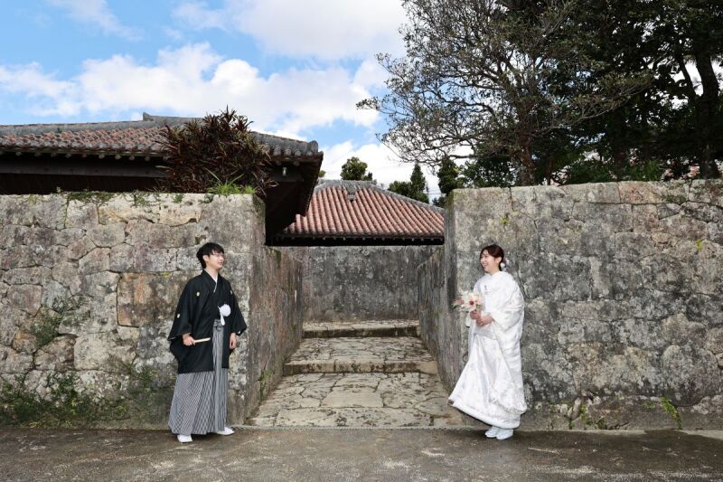 歴史と共に歩む、沖縄中村家の石畳で